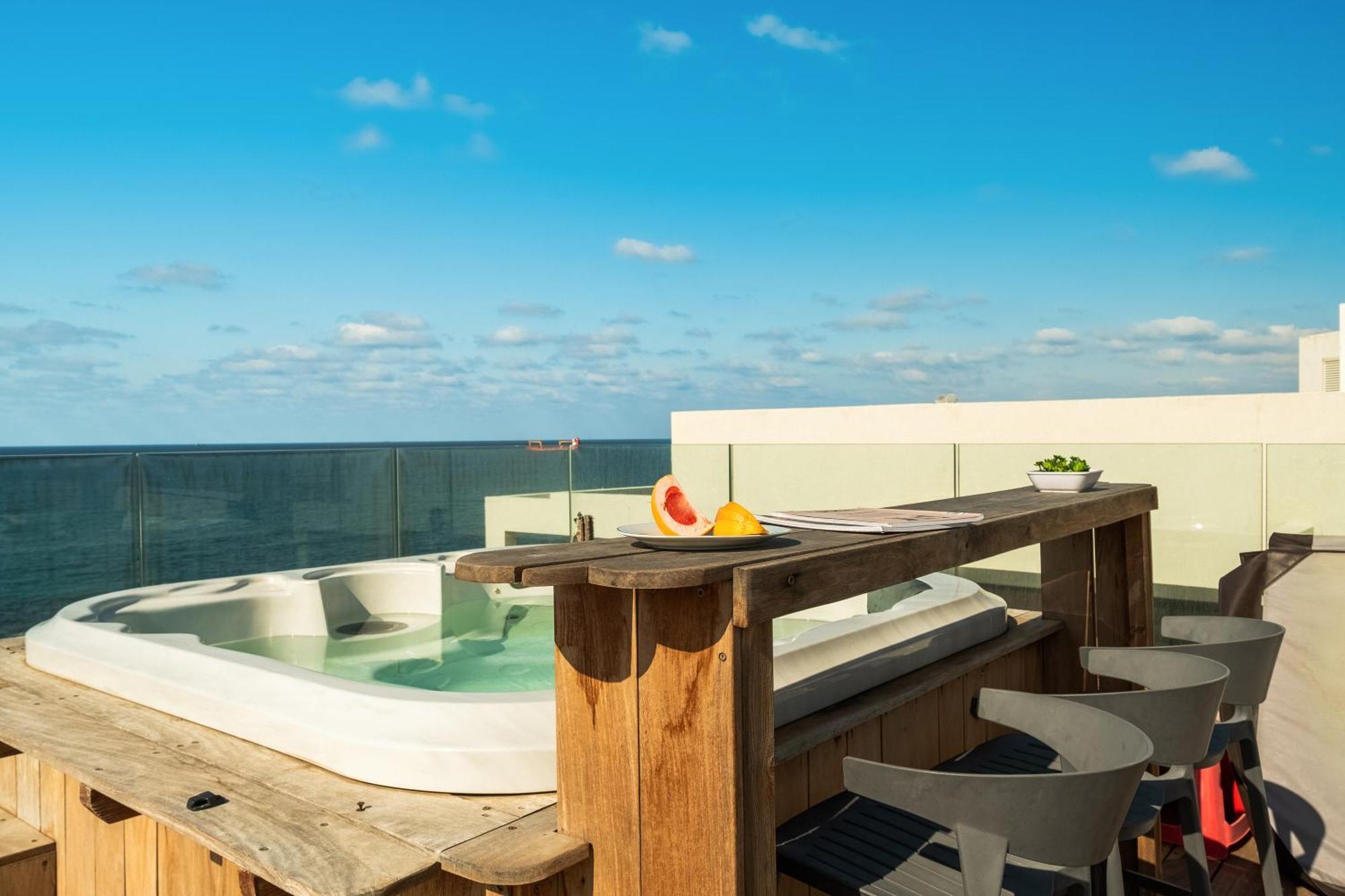 Penthouse 3Br + Roof Top + Parking - On The Beach Haifa Exteriér fotografie