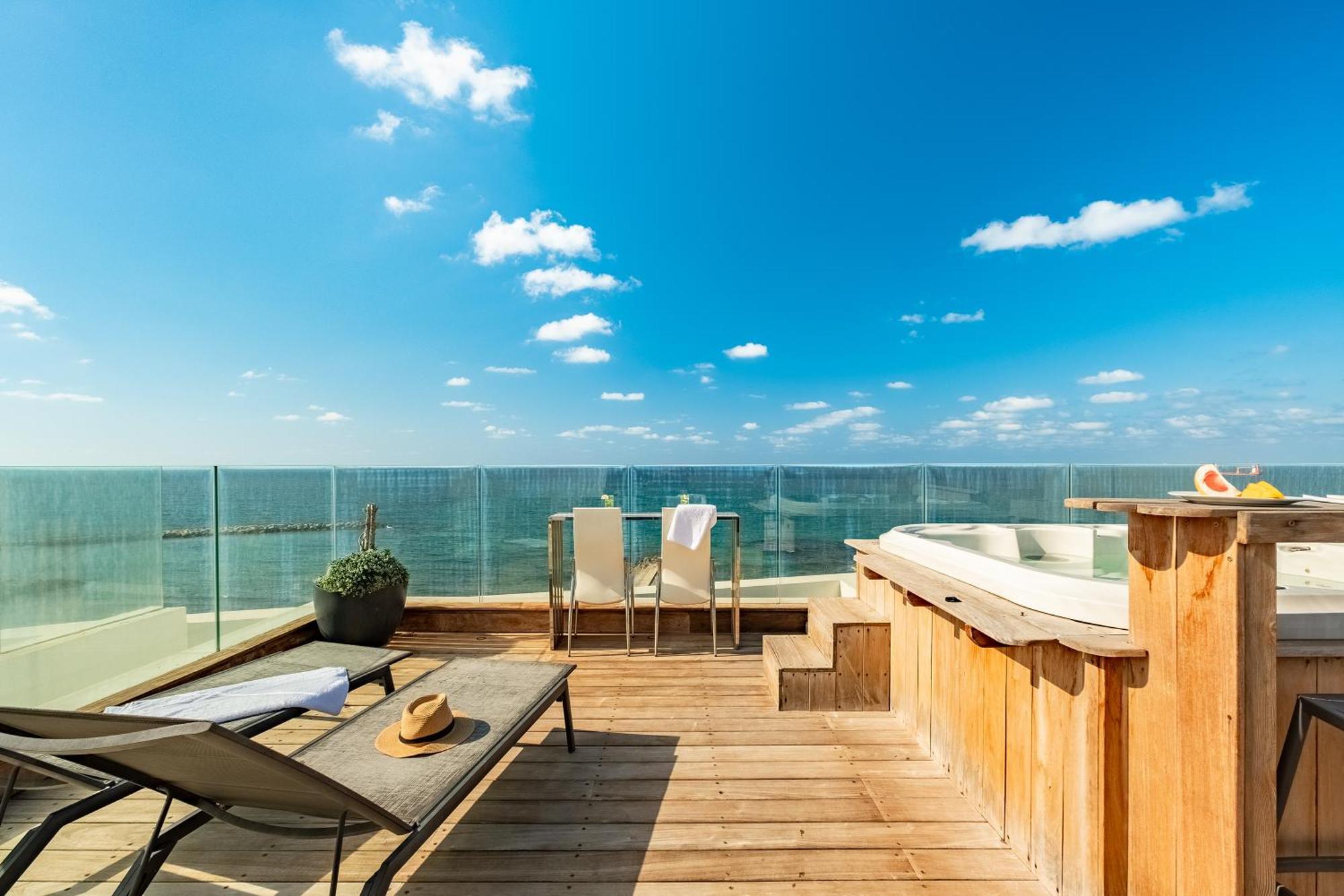 Penthouse 3Br + Roof Top + Parking - On The Beach Haifa Exteriér fotografie