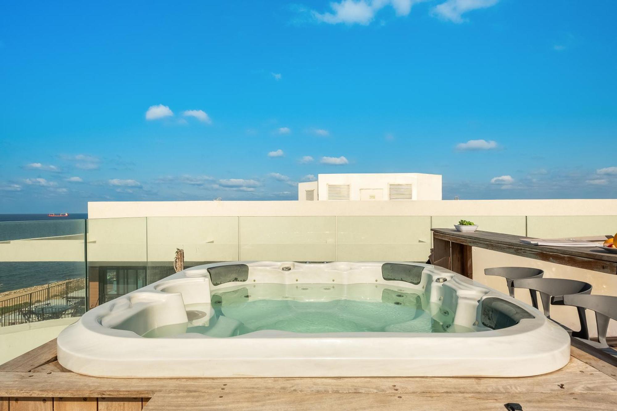 Penthouse 3Br + Roof Top + Parking - On The Beach Haifa Exteriér fotografie
